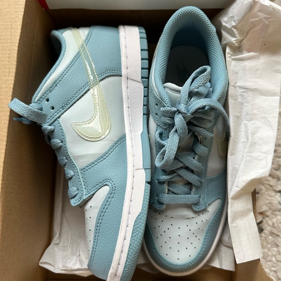 2022 Dunk Low GS 'Aura Clear' - Picture 2 of 4